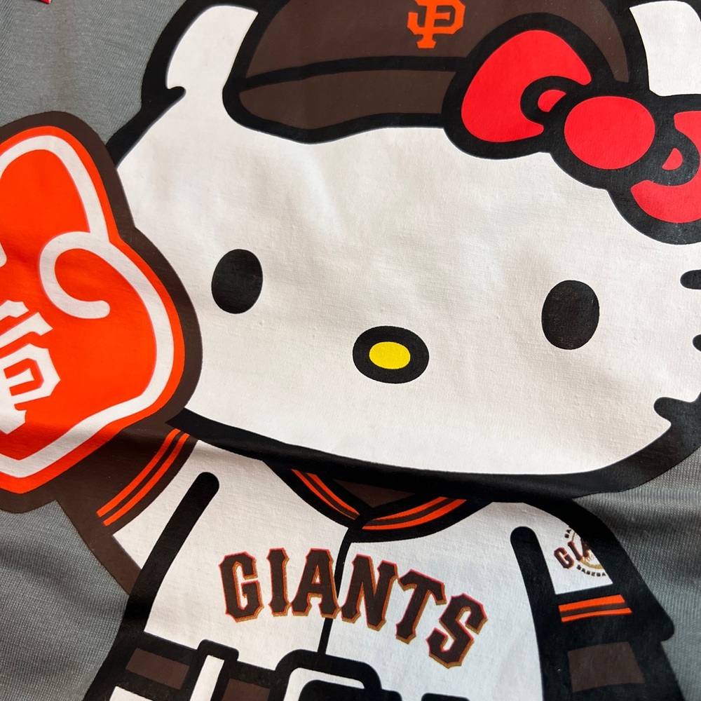 NWT Hello Kitty San Francisco Giants Tee - Gray T-shirt - Picture 4 of 4